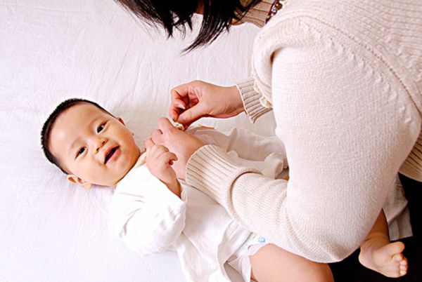如何判断宝宝是否需要添衣或者是脱衣?-
